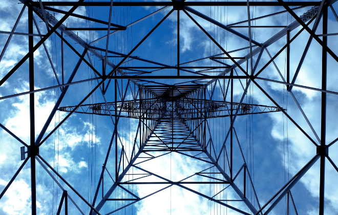 Skalowalna architektura IT i cyberbezpieczeństwo dla infrastruktury krytycznej w branży energetycznej